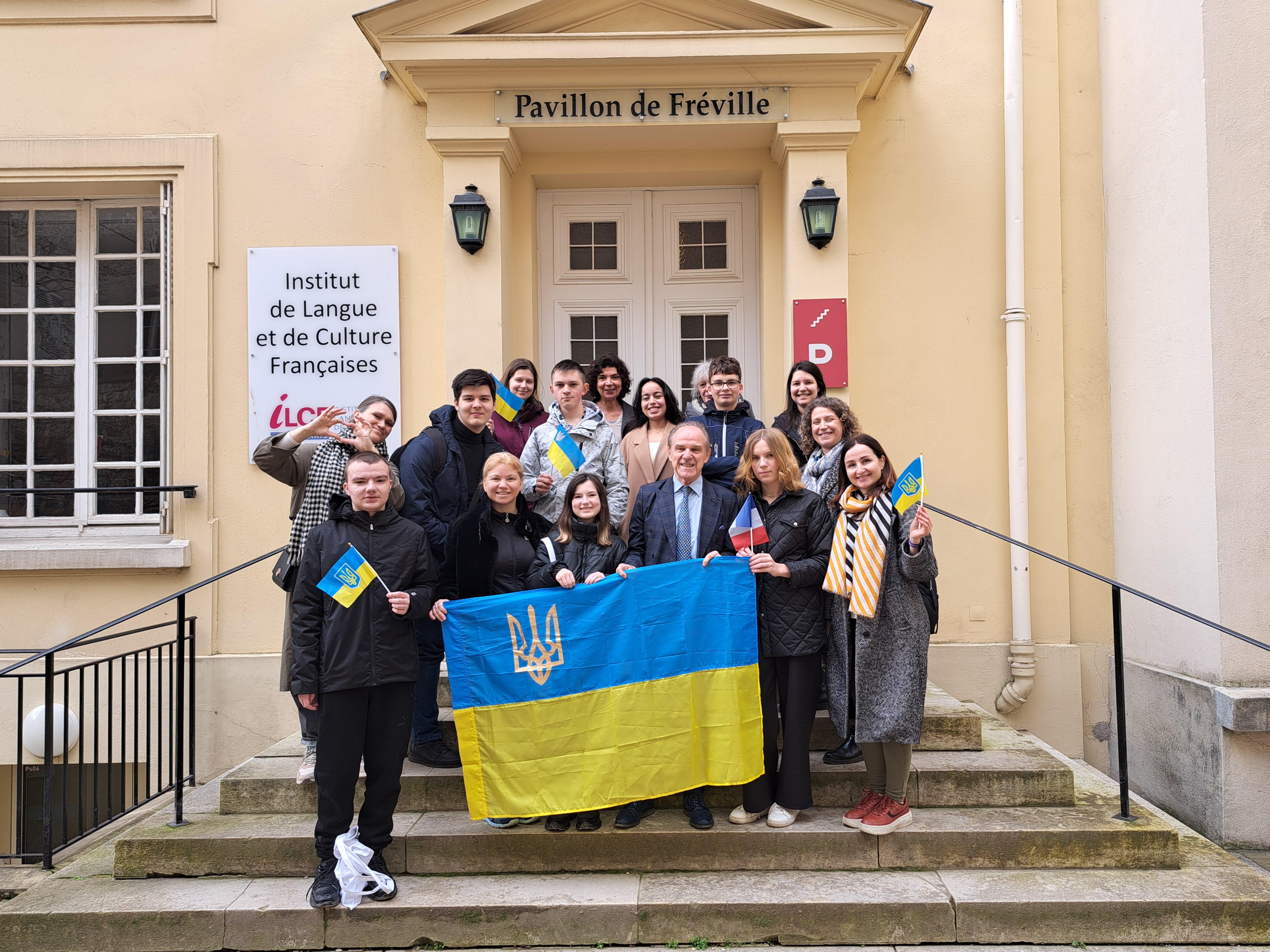 Le groupe d'Ukrainiens en visite avec l'équipe de l'ILCF